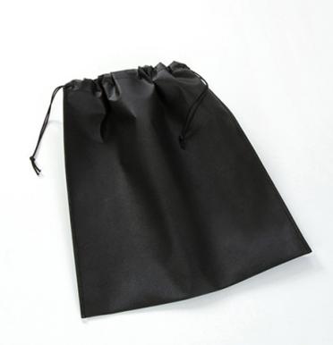 Bolsa negra con cordón ajustable